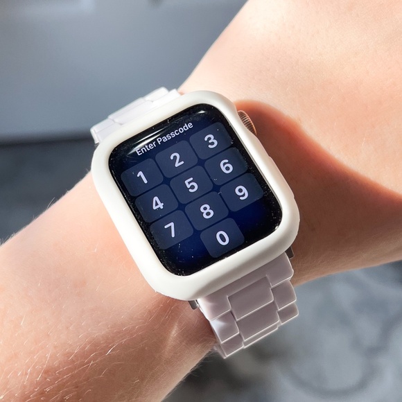 White Resin Link Apple Watch Strap (38/40/41mm) - Picture 1 of 3